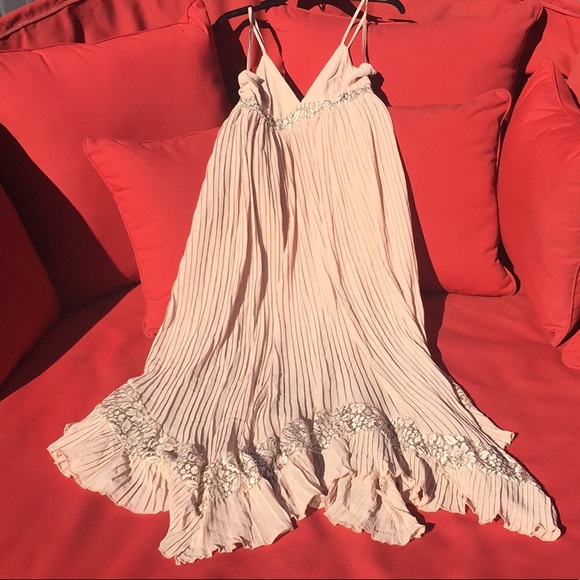 Selfie Leslie Dresses & Skirts - Selfie Leslie Romantic Maxi Dress NWT Size Small